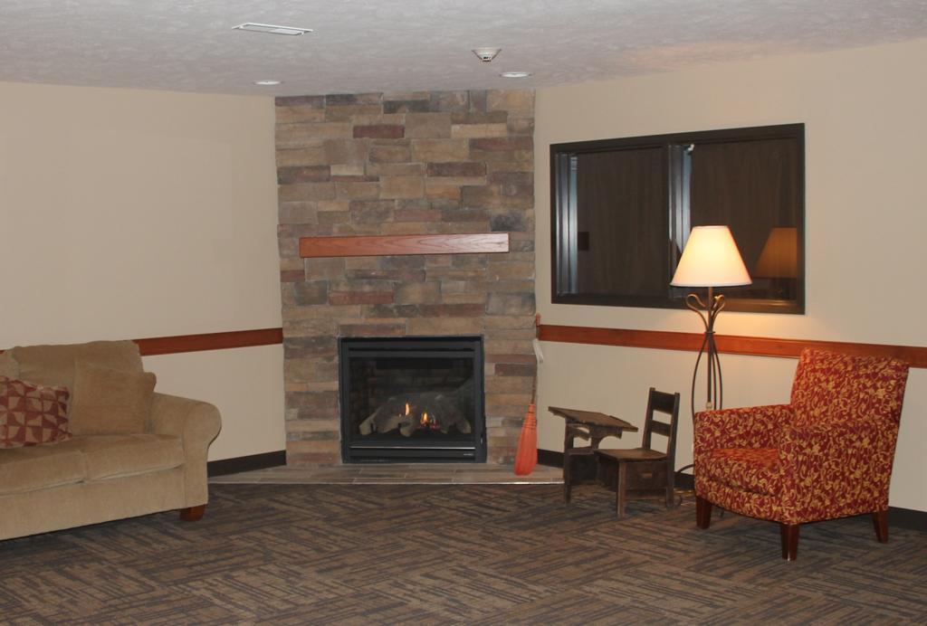 Green Acres Hotel Pittsfield Екстер'єр фото