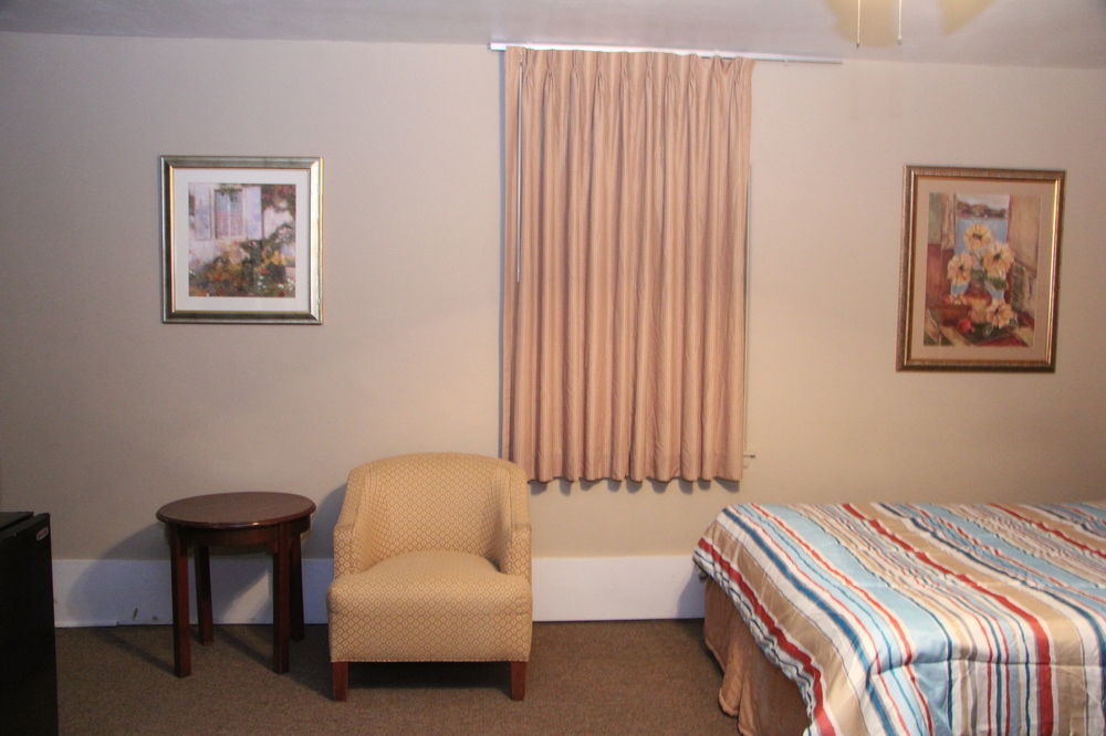 Green Acres Hotel Pittsfield Екстер'єр фото