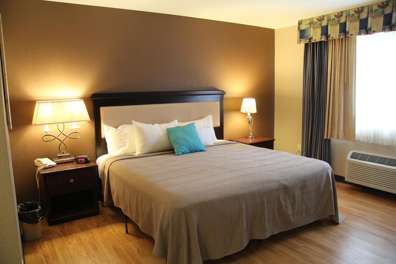 Green Acres Hotel Pittsfield Екстер'єр фото