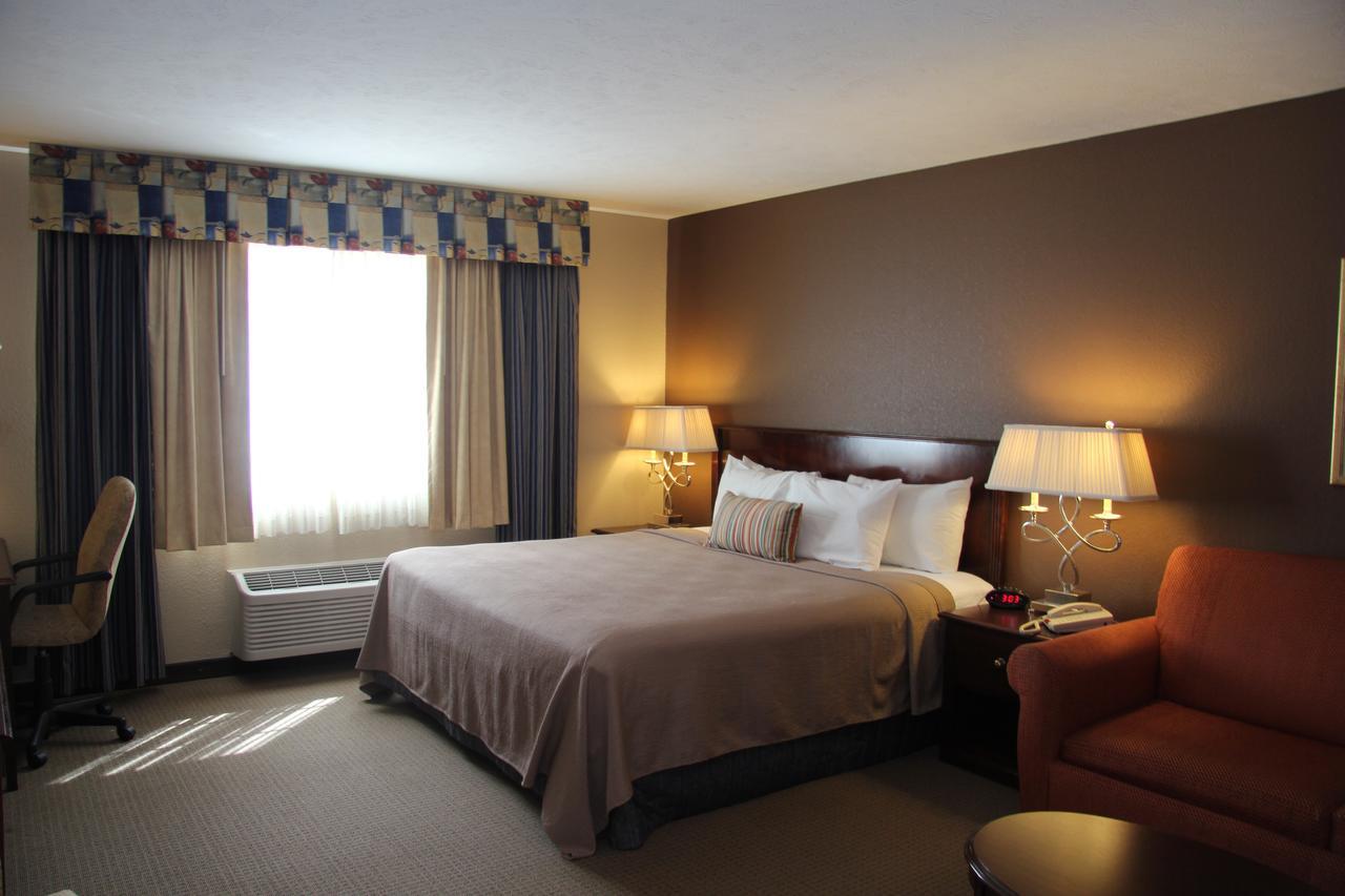 Green Acres Hotel Pittsfield Екстер'єр фото