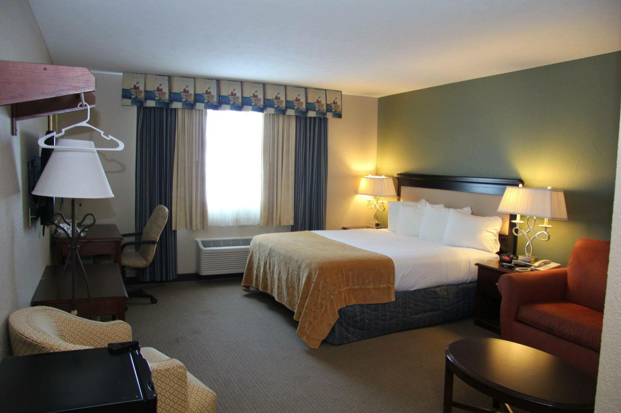 Green Acres Hotel Pittsfield Екстер'єр фото