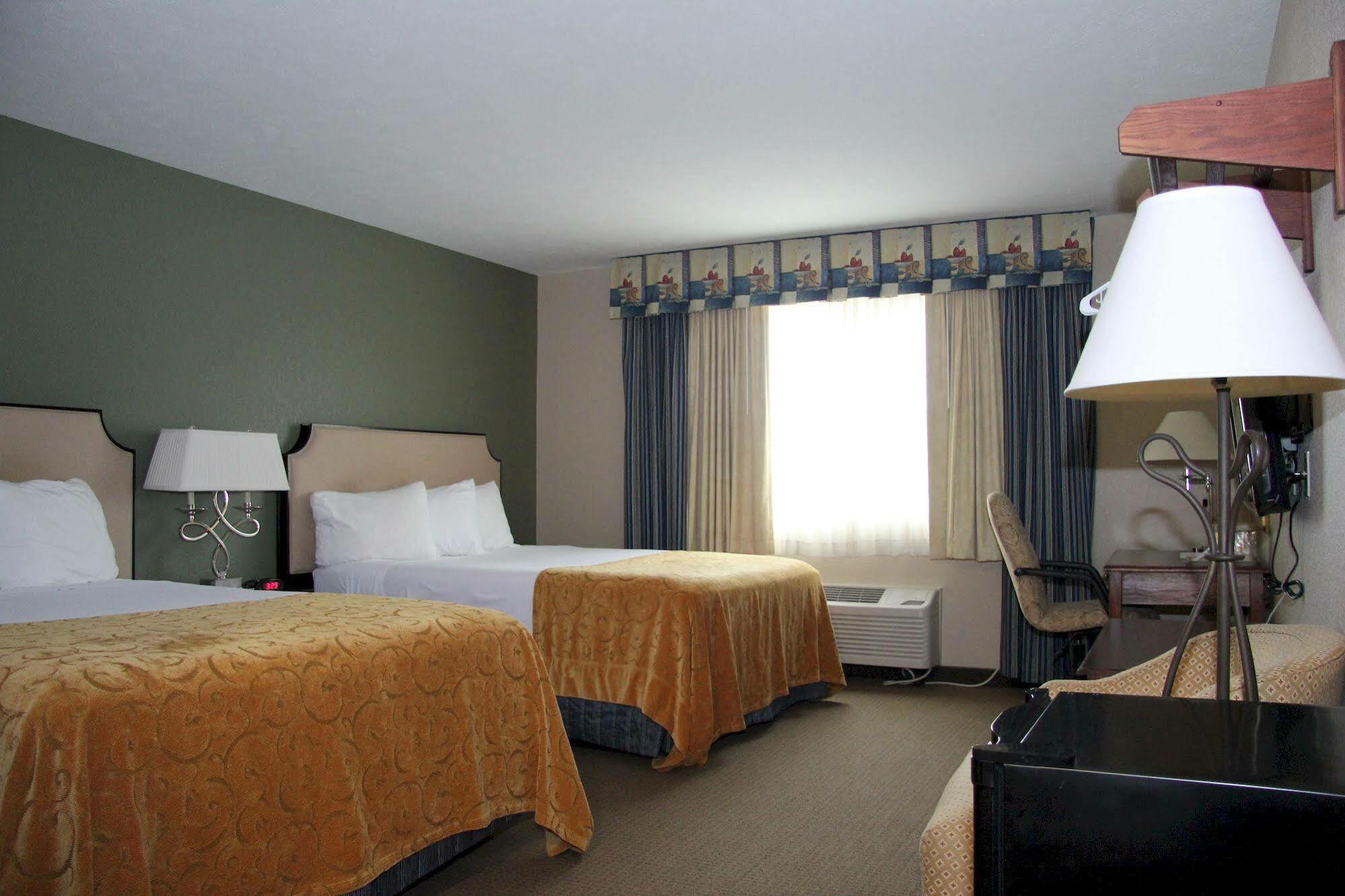 Green Acres Hotel Pittsfield Екстер'єр фото
