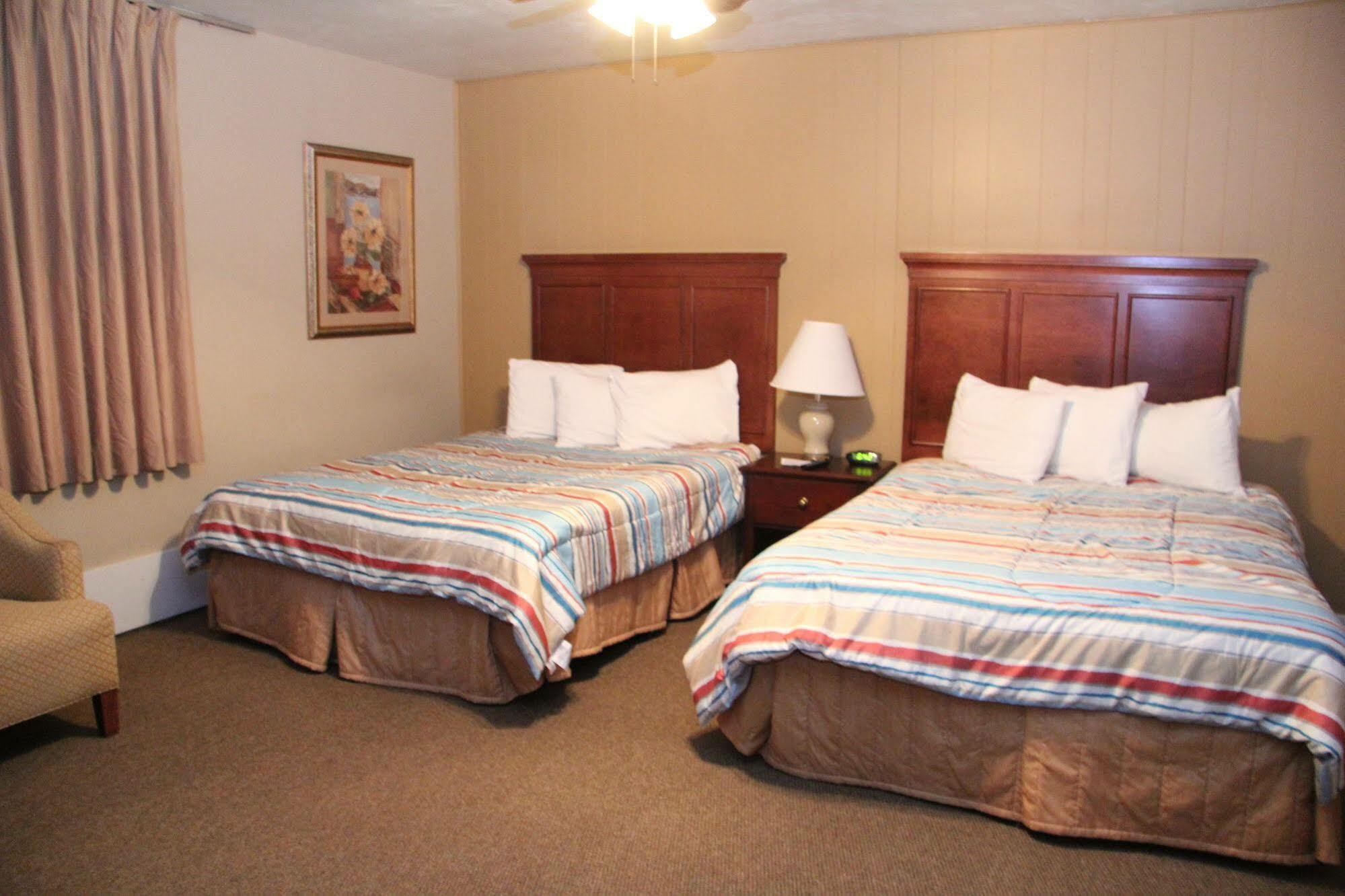 Green Acres Hotel Pittsfield Екстер'єр фото