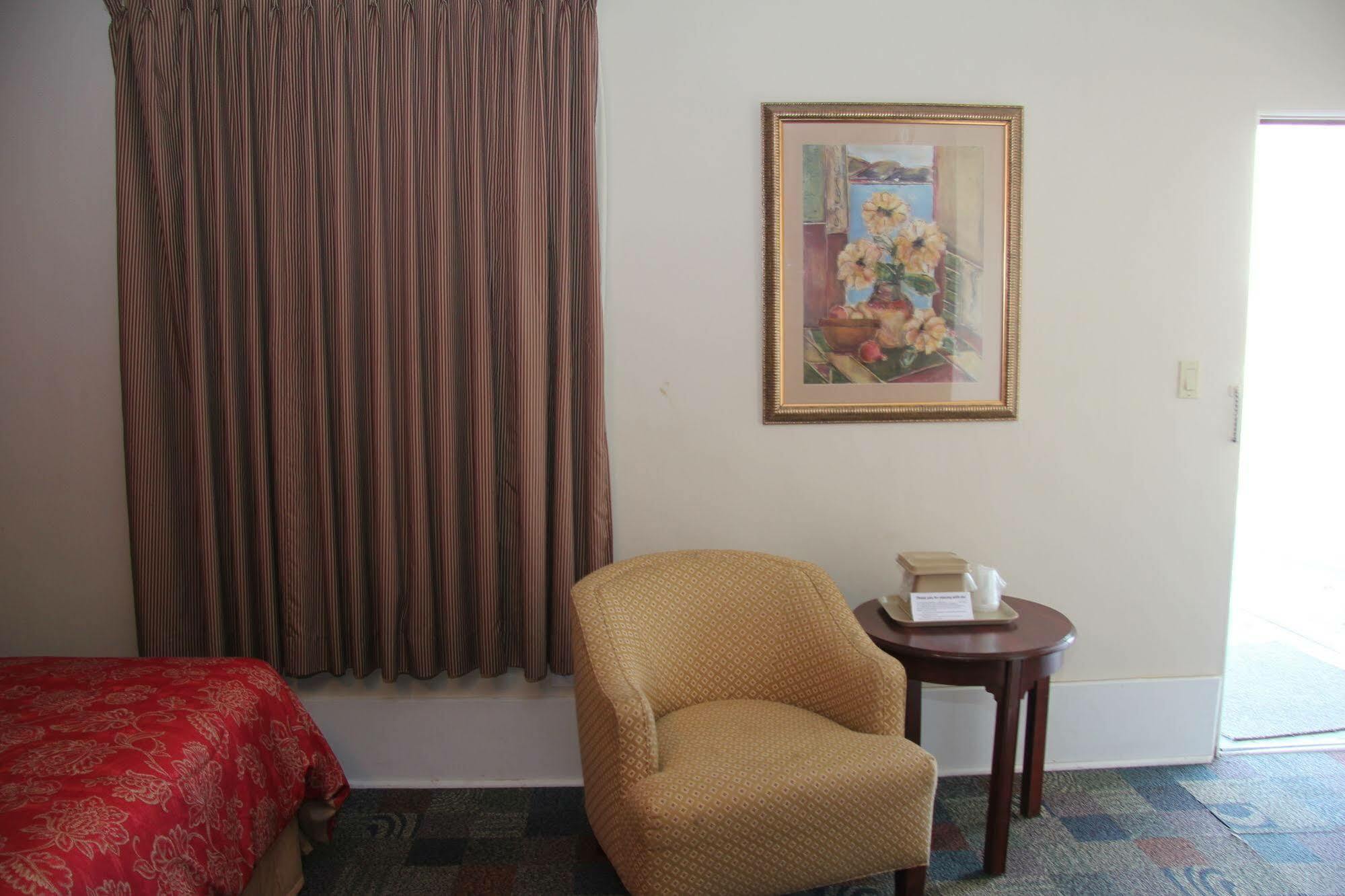 Green Acres Hotel Pittsfield Екстер'єр фото