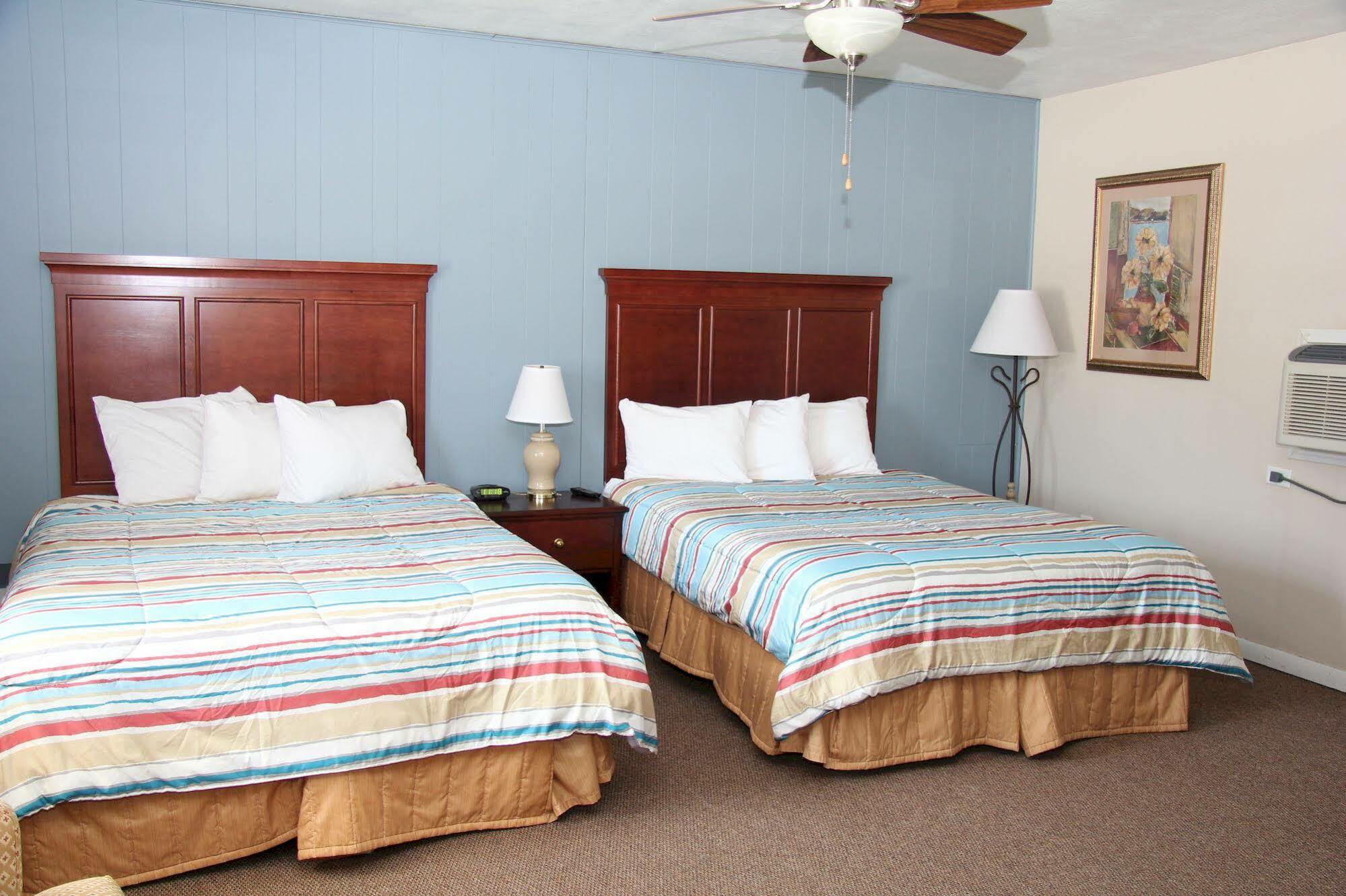 Green Acres Hotel Pittsfield Екстер'єр фото