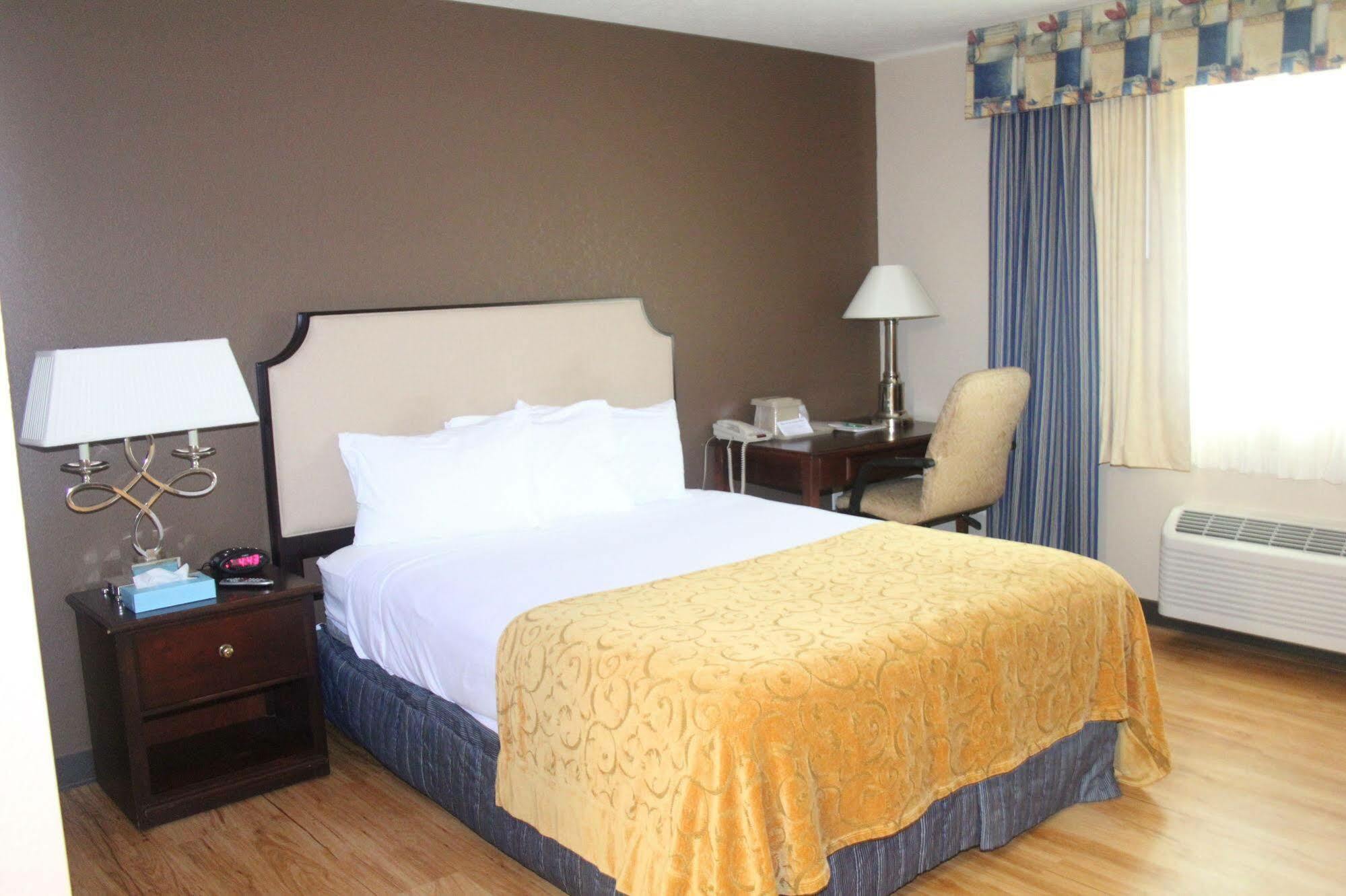 Green Acres Hotel Pittsfield Екстер'єр фото