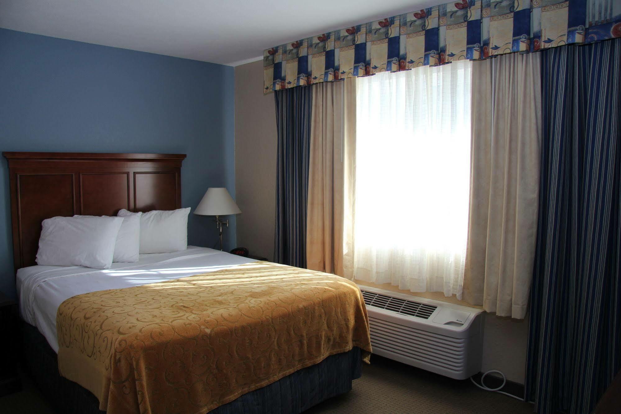 Green Acres Hotel Pittsfield Екстер'єр фото