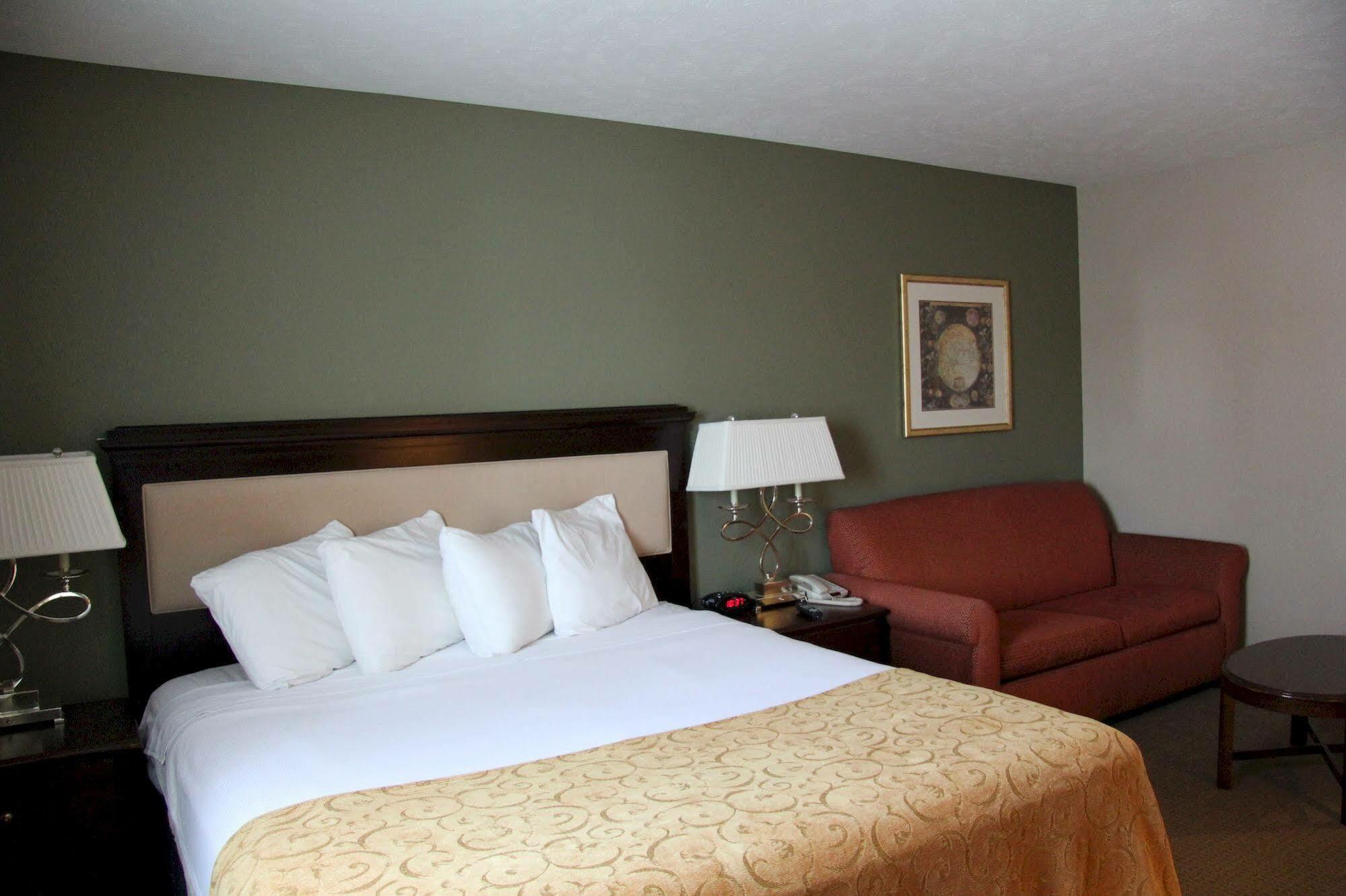 Green Acres Hotel Pittsfield Екстер'єр фото