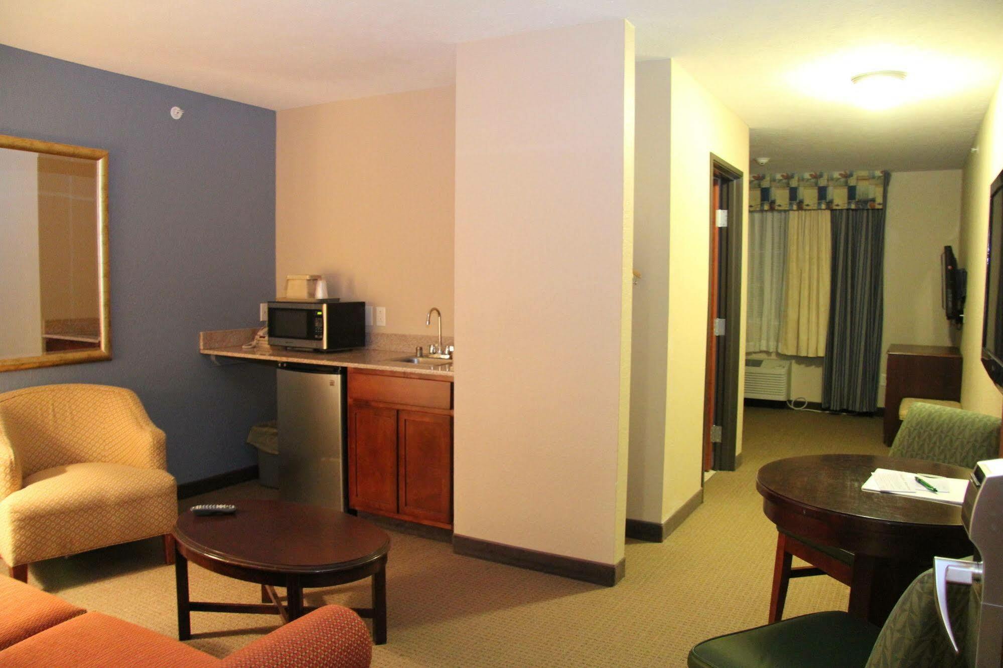 Green Acres Hotel Pittsfield Екстер'єр фото