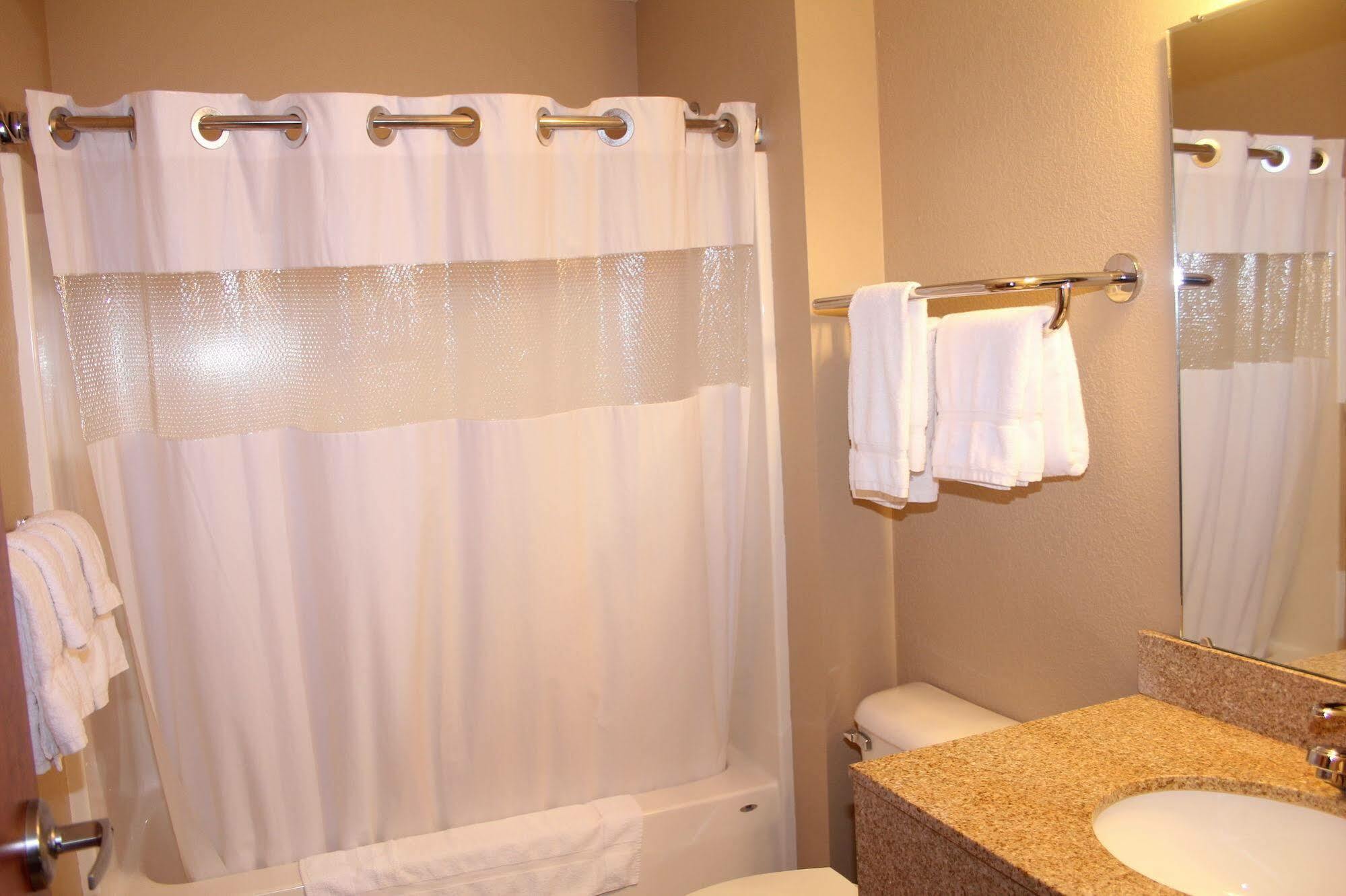 Green Acres Hotel Pittsfield Екстер'єр фото