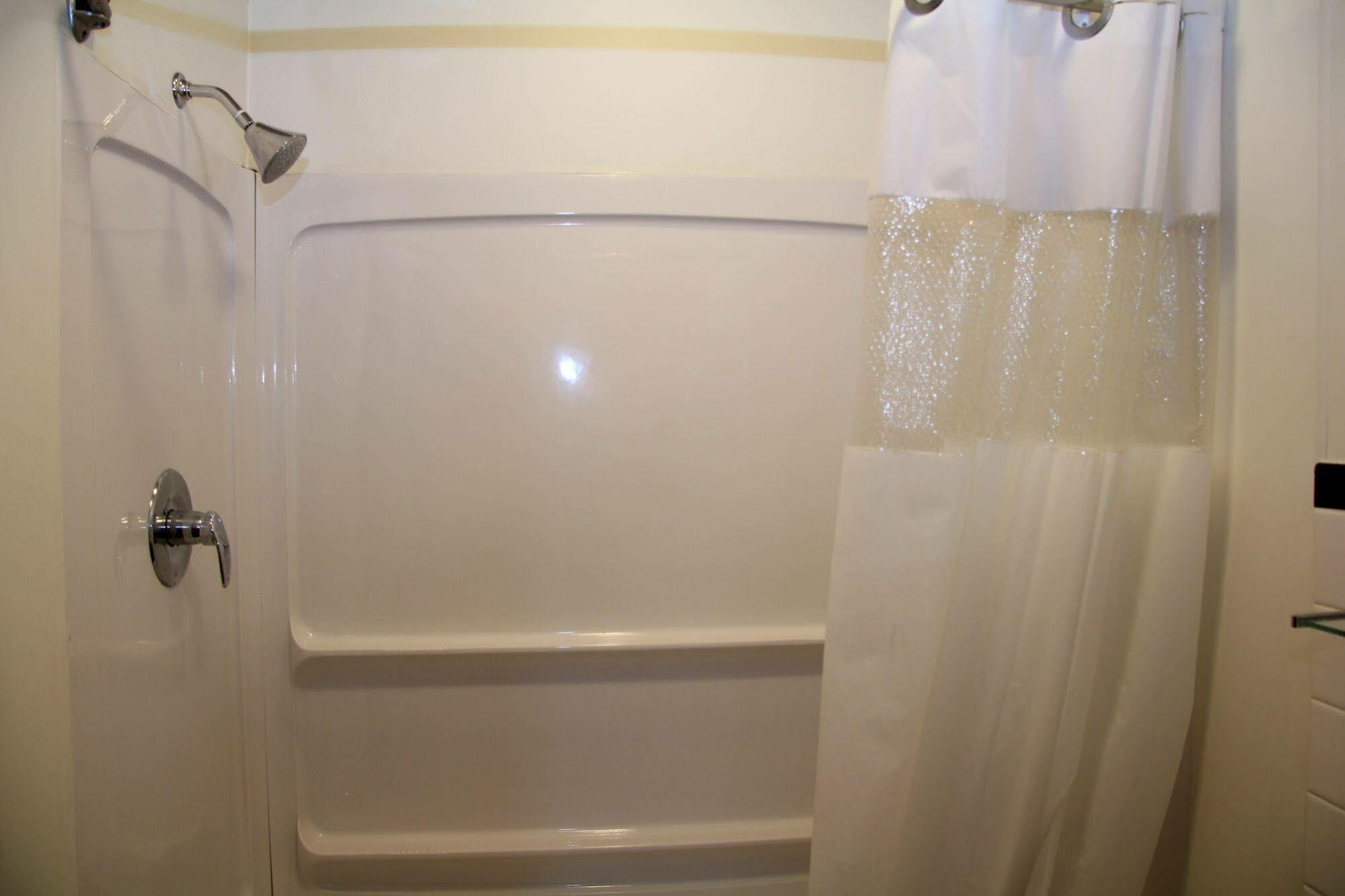 Green Acres Hotel Pittsfield Екстер'єр фото