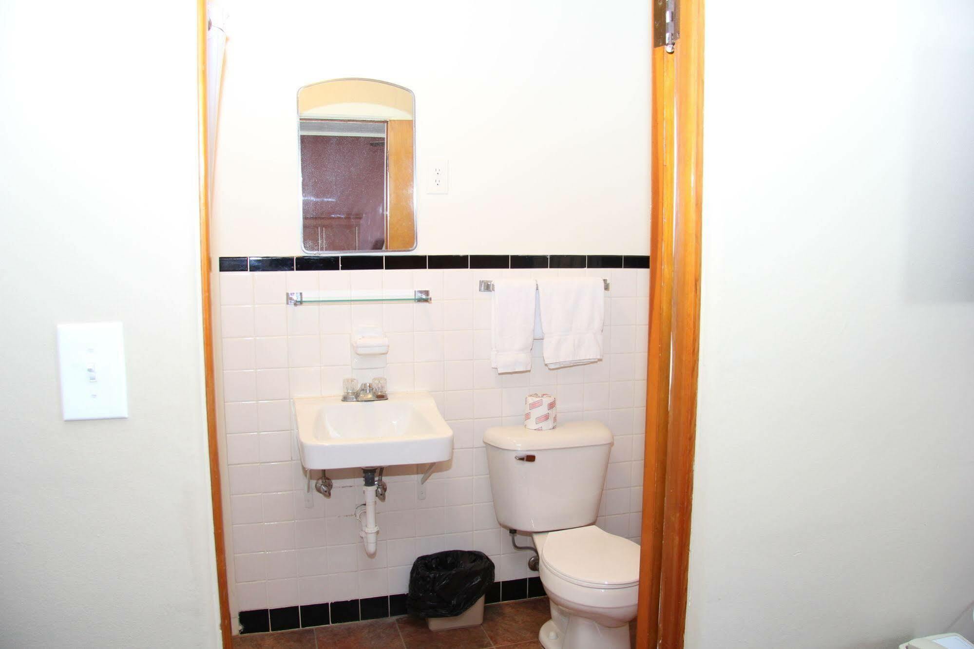Green Acres Hotel Pittsfield Екстер'єр фото